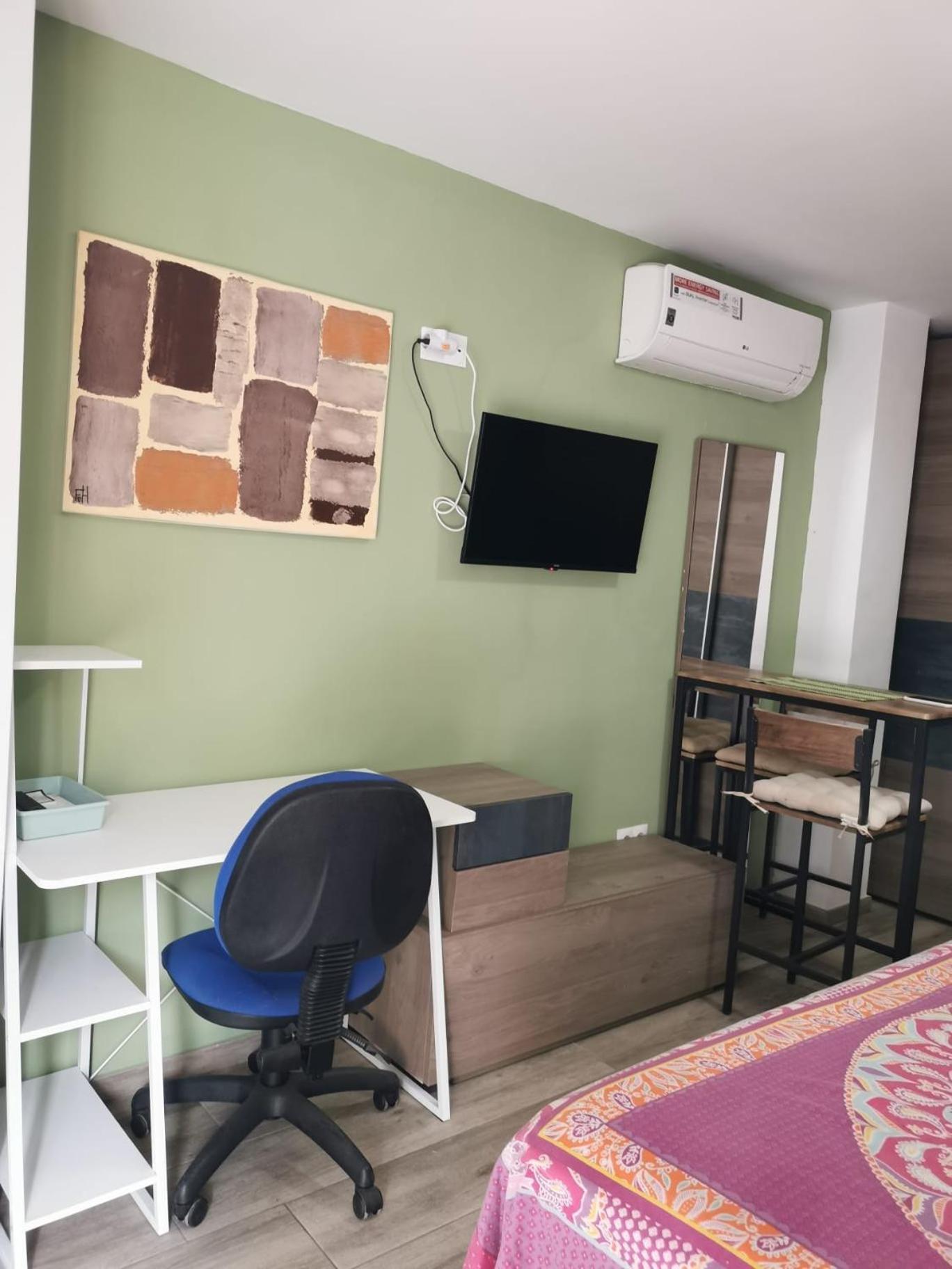 Casa Hombre Blanco Apartment Malaga Exterior photo